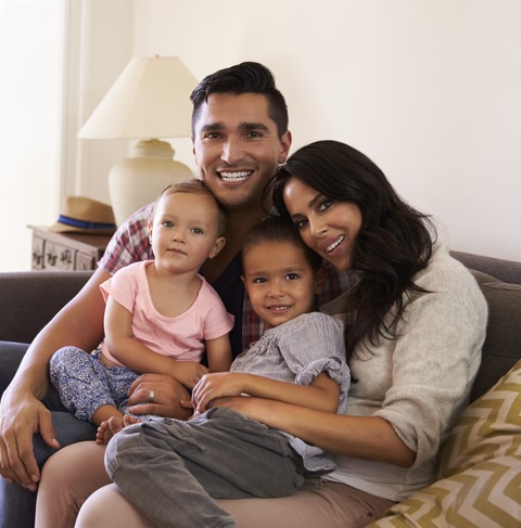 hisp-family-on-sofa